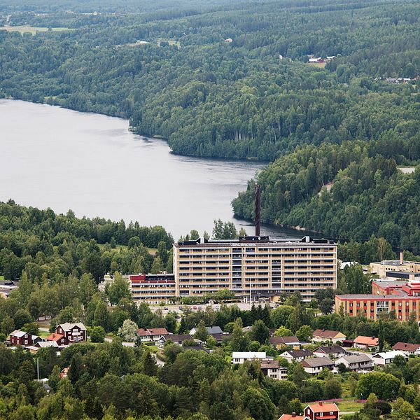 Sollefteå sjukhus fotograferat från Hallstaberget. Arkivbild.