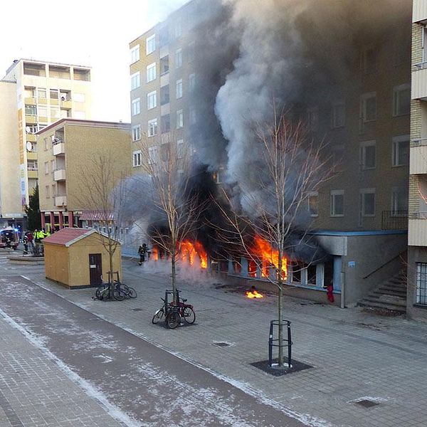 En moské i Eskilstunastadsdelen Nyfors står i brand.