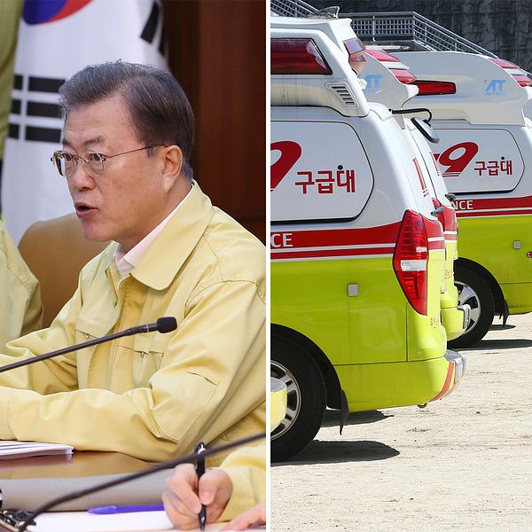 Sydkoreas president Moon Jae-In vid ett regeringssammanträde på söndagen. Antalet konstaterade virusfall i landet ökar snabbt.
