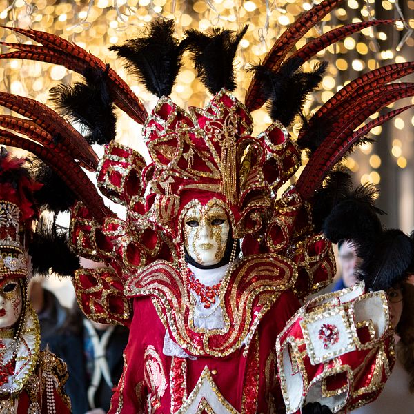 Karnevalen i Venedig har anor sedan medeltiden och lockar många turister varje år.