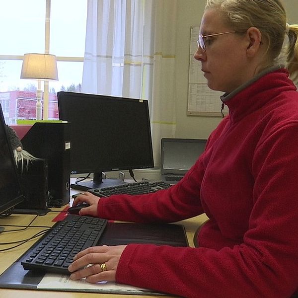 Jennie Strömberg, undersköterska i Sunne, vill kunna säga att hon är stolt över sitt jobb.