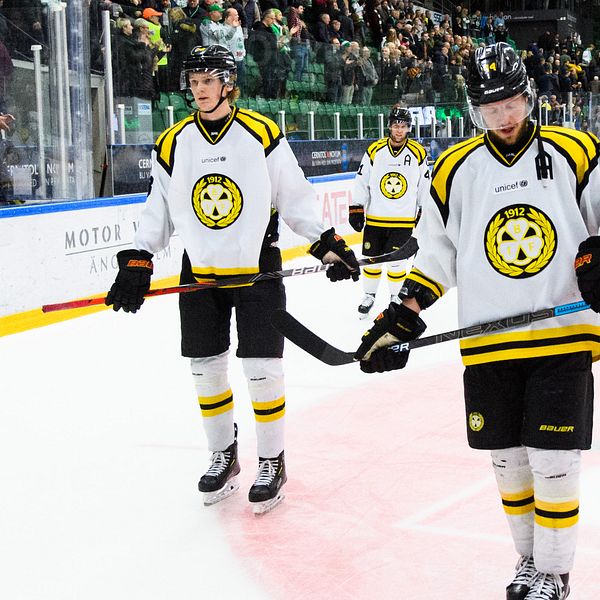 Brynäs missar SHL-slutspelet och åker sorgset ut från Rögles hemmaarena.