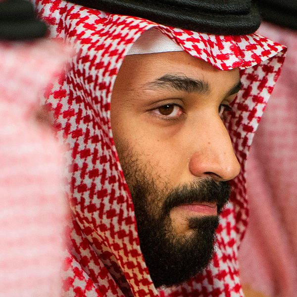 Tre medlemmar ur den saudiska kungafamiljen har frihetsberövats. Det ses som ett sätt för kronprins Mohammed bin Salman att stärka sin makt. Bilden visar en bild på kronprinsen vid ett tidigare tillfälle.