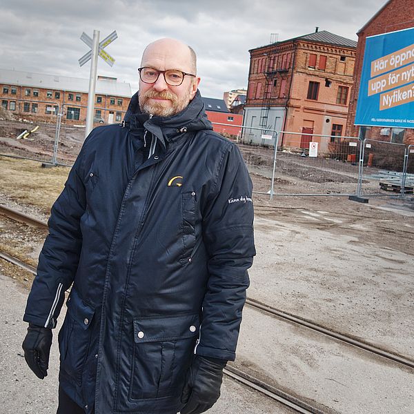 Lars Bergmark, Gavlegårdarna, står vid det som ska bli torget på Godisfabriken.