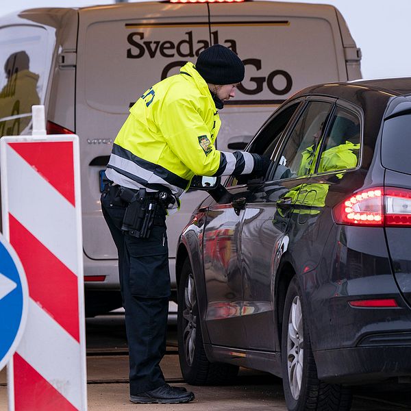 Danmark stängde gränserna den 15 mars 2020 på grund av corona-pandemin. Sverige stänger gränserna den 19 mars i 30 dagar.