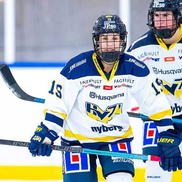 HV71:s Kaitlyn Tougas jublar under en match i januari.