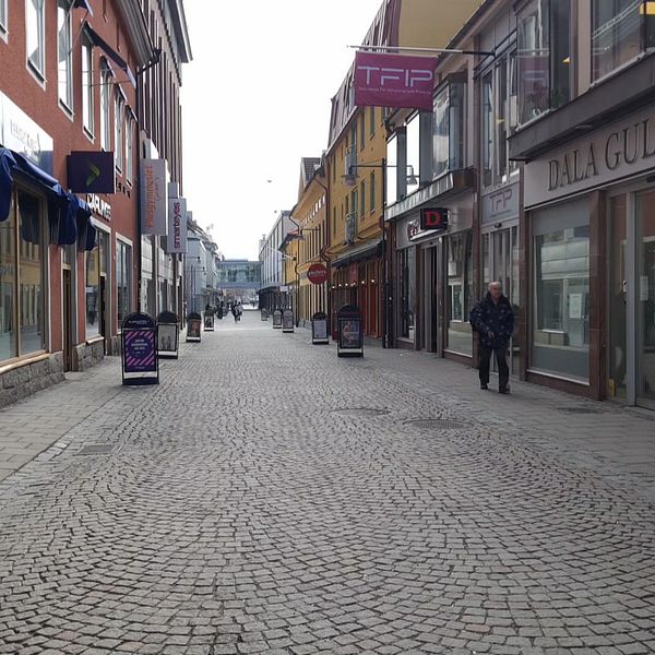 Slaggatan i Falun med butiker.