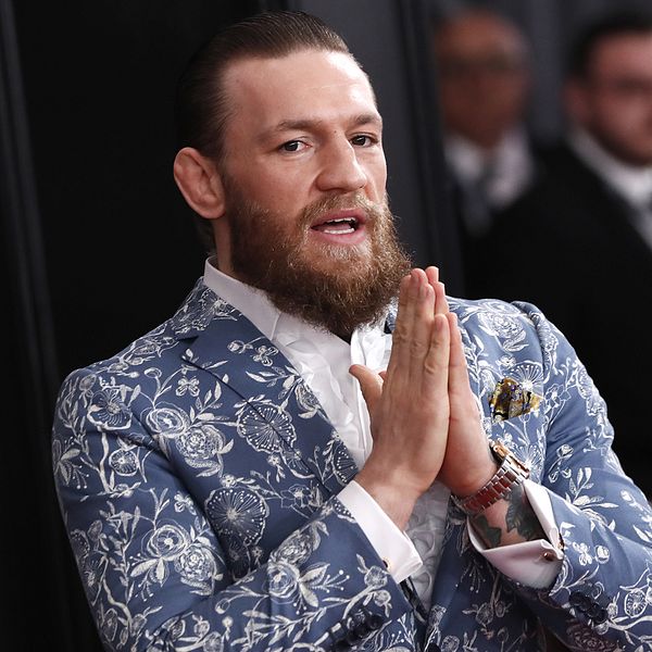 UFC-stjärnan Conor McGregor är en av flera stora idrottsstjärnor som skänker pengar för att bekämpa coronaviruset.