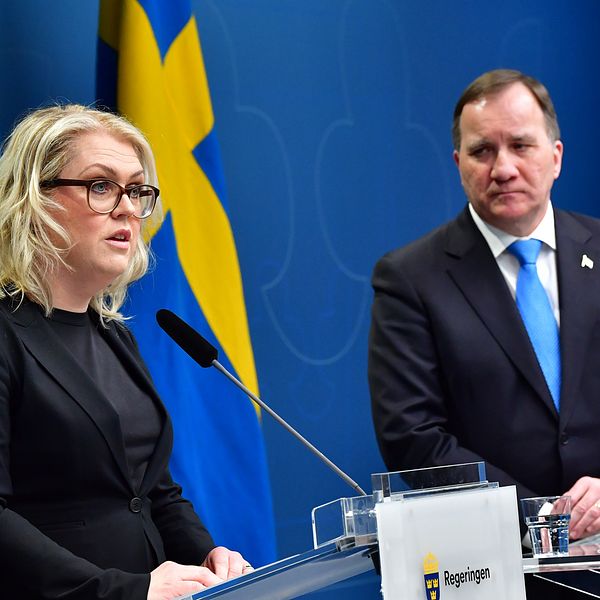 Socialminister Lena Hallengren, statsminister Stefan Löfven och vice statsminister Isabella Lövin.