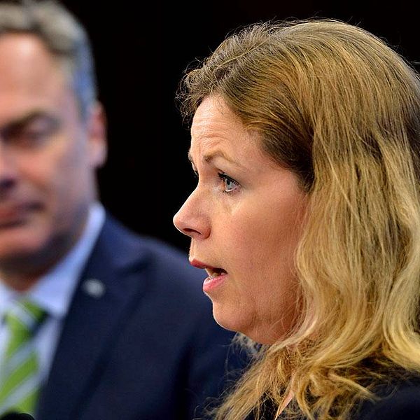 Folkpartisten och EU-parlamentarikern Cecilia Wikström kritiserar nu Jan Björklunds och Folkpartiets integrationsförslag – och säger att det borde kastas i papperskorgen.