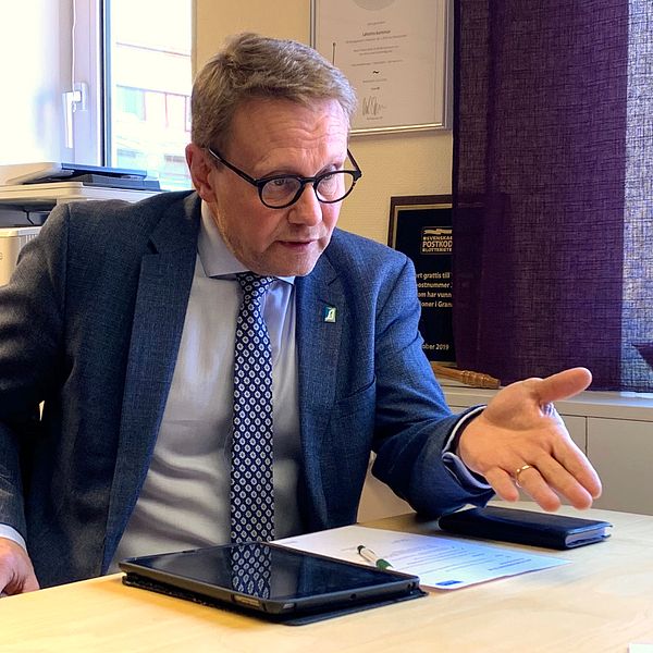 Kommunstyrelsens ordförande i Laholm, Erling Cronqvist (C), skjuter ifrån sig kritiken från revisionen.