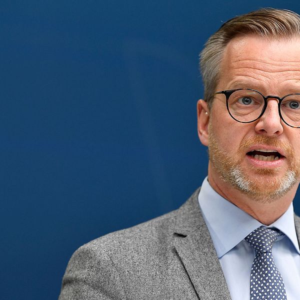Med en tydlig och bestämd ton meddelade inrikesminister Mikael Damberg att det traditionella valborgsfirandet inte kommer att ske i år.
