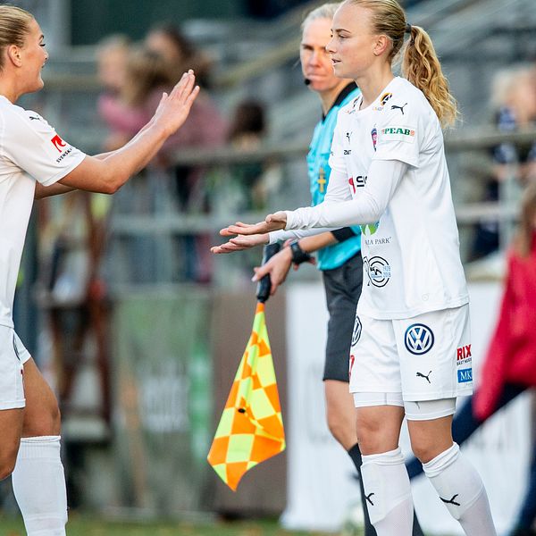Byte i Rosengård. Ut går Lisa-Marie Utland och in kommer Ebba Wieder under fotbollsmatchen i Damallsvenskan mellan Rosengård och Hammarby den 14 oktober 2018 i Malmö.