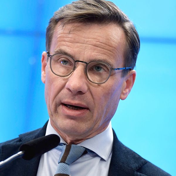 M-ledaren Ulf Kristersson kräver att coronakommissionen tillsätts innan sommaren.