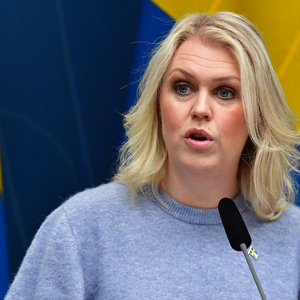 Socialminister Lena Hallengren håller en pressträff om tester för covid-19.