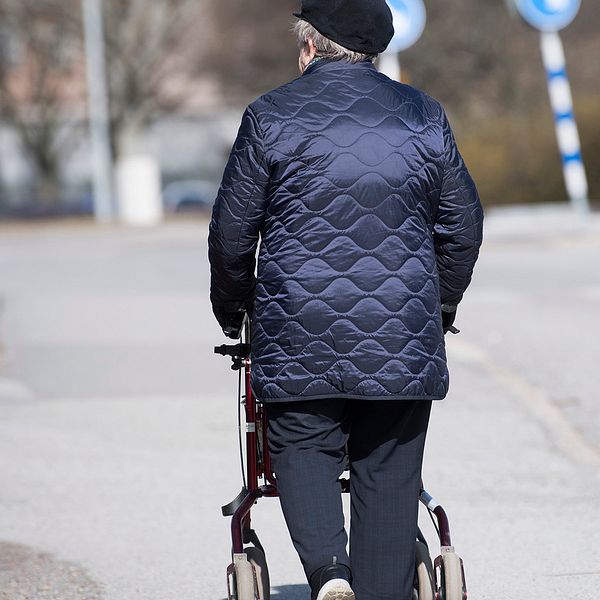 Bedrägerier mot äldre har minskat med en femtedel jämfört med samma period förra året. Arkivbild.