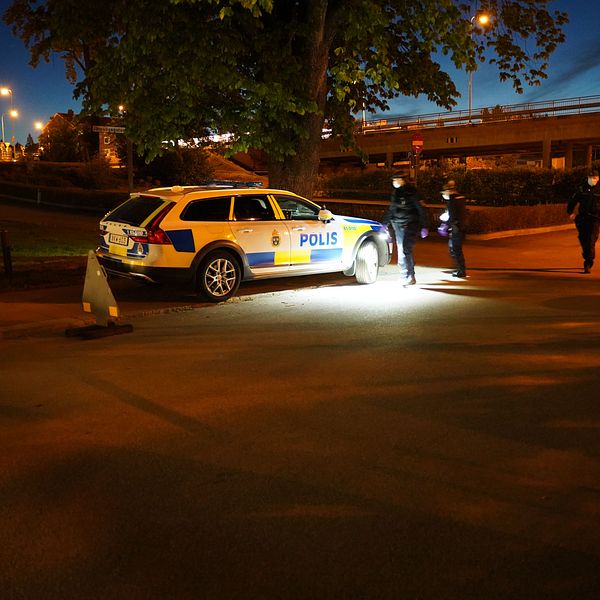 Polisen spärrade av ett område utanför en fastighet i Alvesta under natten