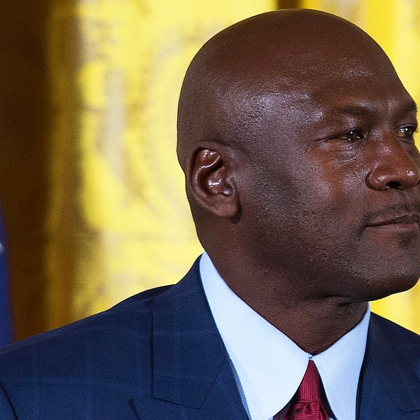 Michael Jordan donerad nästan en miljard svenska kronor till kampen mot social och etnisk orättvisa.