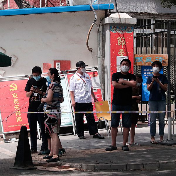 Folk med ansiktsmasker i Peking