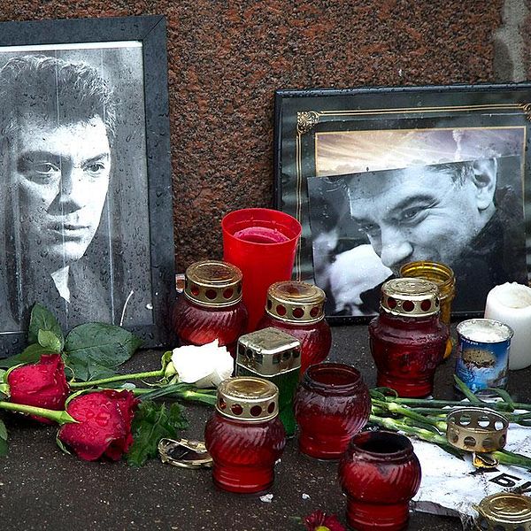 Minnesljus och bilder av Boris Nemtsov