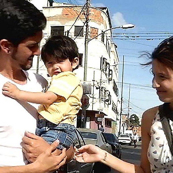 Det unga paret Adrián Pachón Quevedo och Génesis García Rodríguez har tröttnat och vill nu emigrera för att ge sin son en bättre framtid.