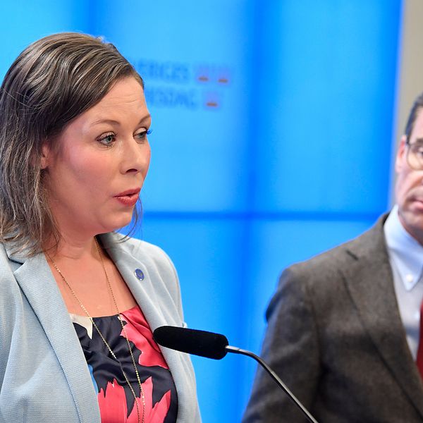 Moderaternas migrationspolitiska talesperson Maria Malmer Stenergard och partiledare Ulf Kristersson under en pressträff om integrationspolitiken tidigare under mandatperioden.