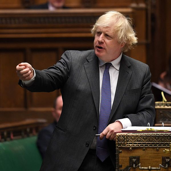 Arkivbilld på Storbritanniens premiärminister Boris Johnson som håller tal i parlamentet.