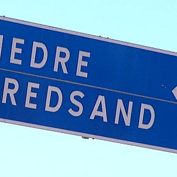 Skylt där det står Nedre Bredsand