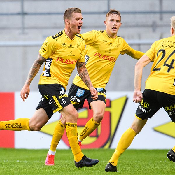 Samuel Holmén jublar efter avgörande 2-1 mot Kalmar.