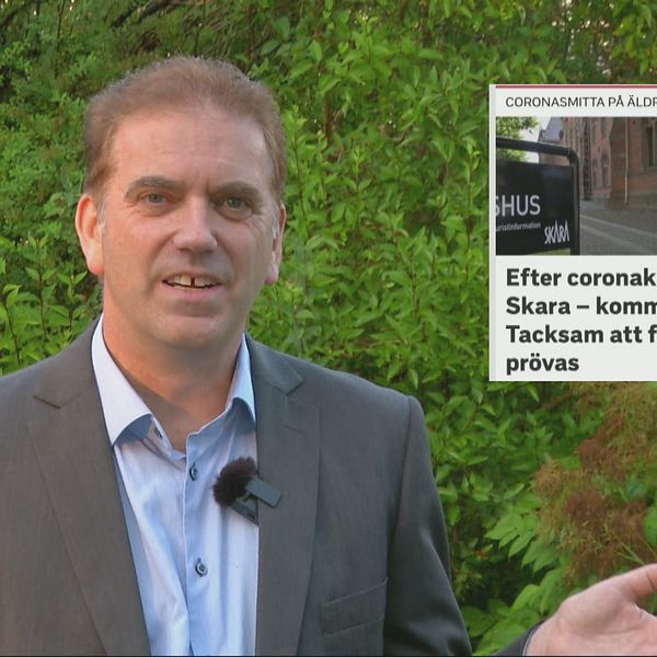 Bosse Carlqvist, SVT:s reporter i Skara, framför grön växtlighet