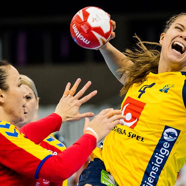 Olivia Mellgård under handbolls-VM i fjol.