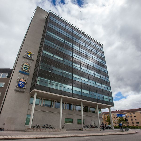 Byggnaden som inrymmer häktet i Uppsala.