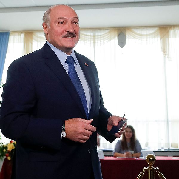Alexander Lukasjenko i valllokalen
