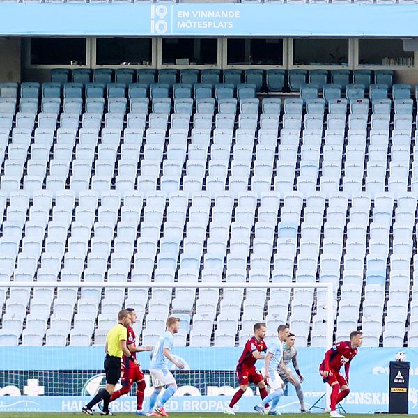 Tomma läktare under fotbollsmatch i allsvenskan mellan Malmö FF och Djurgårdens IF på Eleda Stadion.