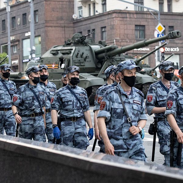 Arkivbild: Rysslands nationalgarde i parad på Röda torget i Moskva den 18 juni 2020.