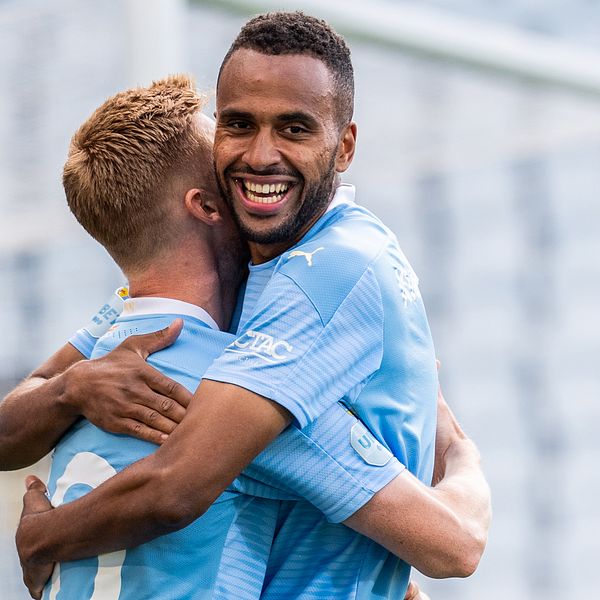 Malmö FFs Anders Christiansen och Isaac Kiese Thelin jublar efter 1-0