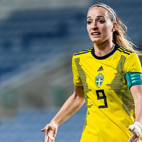 Kosovare Asllani ställer krav på Svenska Fotbollförbundets jämställdhetsarbete.