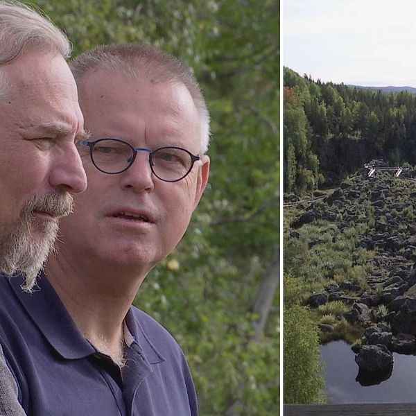 Dubbelbild. Till vänster två män står och pratar med varandra. I bakgrunden grönska. Den ena mannen står profil och tittar åt höger, han har långt grått hår i hästsvans och ring i örat. Den andra mannen står lite till höger, har glasögon och kort grått hår. Han tittar på den första mannen. Till höger en vybild över Döda Fallet, en torrlagd älvfåra.