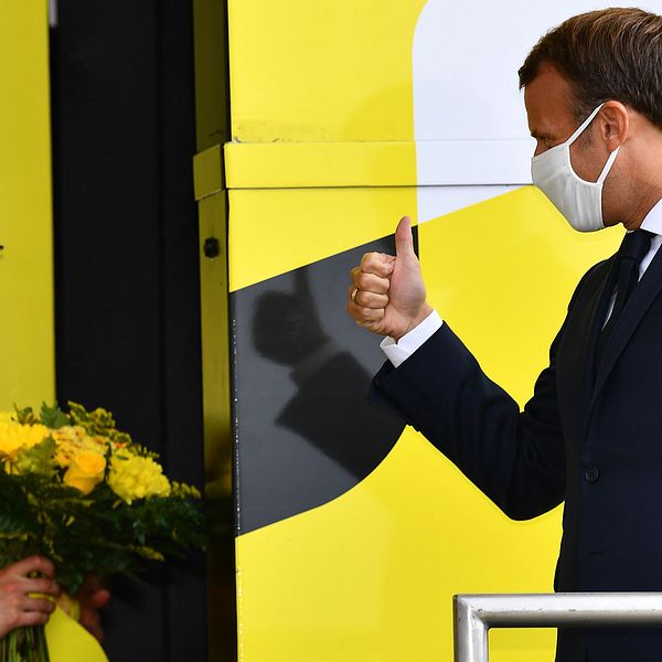 Frankrikes president Emmanuel Macron och slovenske cyklisten Primoz Roglic.
