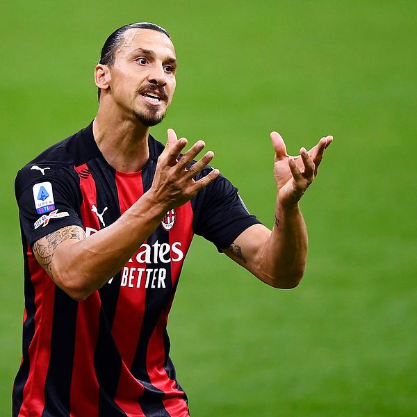 Zlatan Ibrahimovic gestikulerar under Milans ligapremiär i måndags.