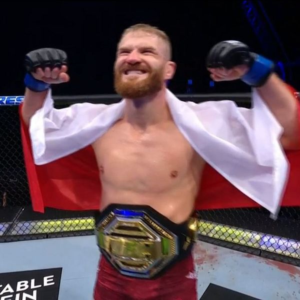 Polens Jan Blachowicz är ny UFC-mästare i lätt tungvikt.