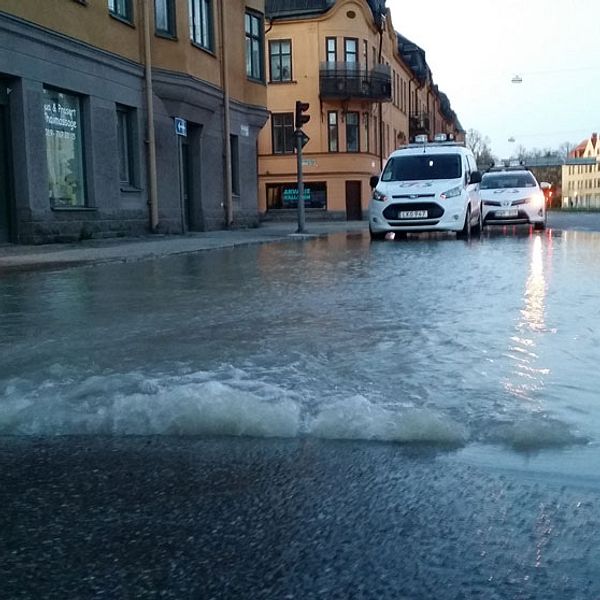 Vattenläcka Hertig Karls allé, Örebro