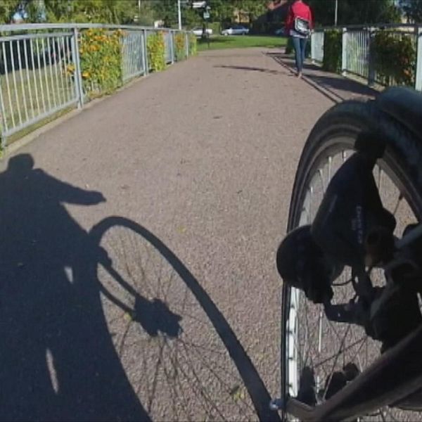 Cyklist i Karlstad, fotat från cykeln.