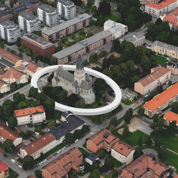 En bild över Olaus Petri kyrkan med grafik som visar en vit ring runt kyrkan.