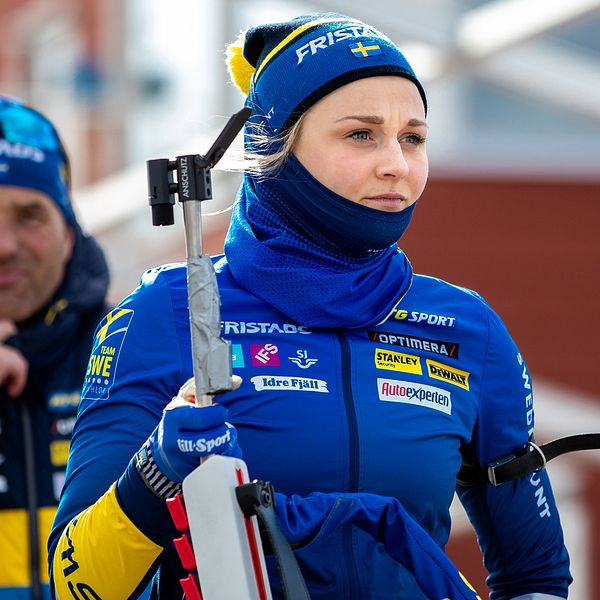 Stina Nilsson under en träning i skidskytte.