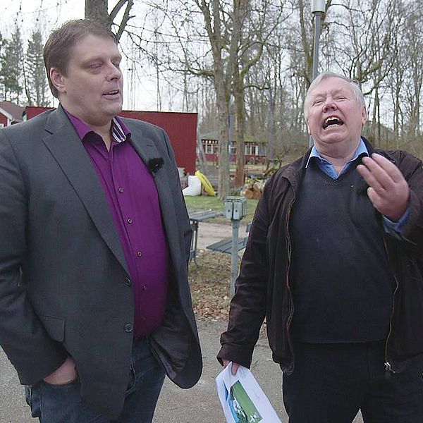 Kommunalrådet i Mariestad, Johan Abrahamsson (M), är skeptisk till de modulhus som Bert Karlsson vill bygga åt flyktingar.