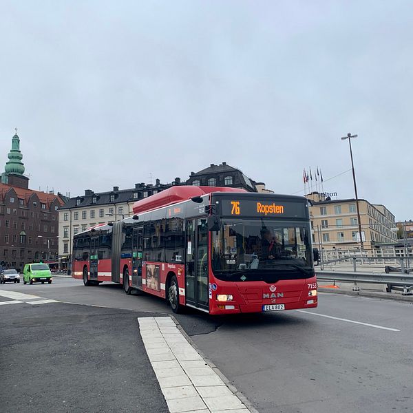 buss 76, vid slussen i stockholm