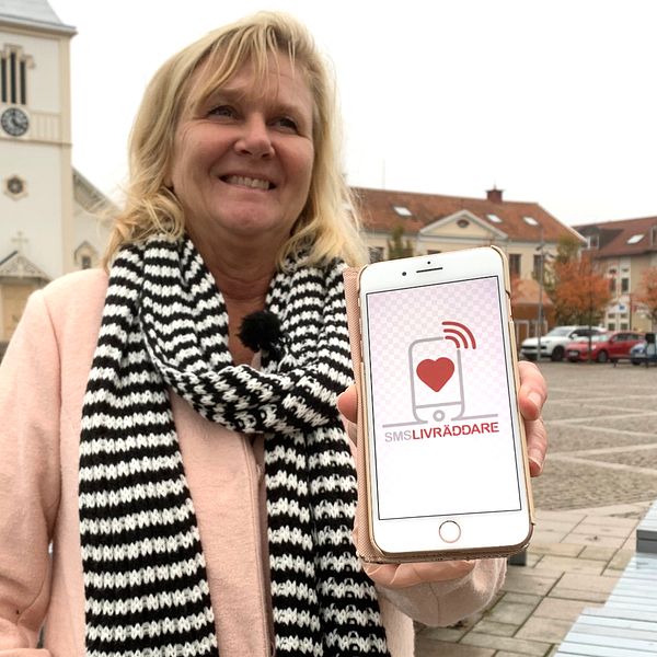 Driftnämndordföranden Ann Molander (L) har utrett och länge kämpat för att Region Halland ska ansluta sig till appen Sms-livräddare.