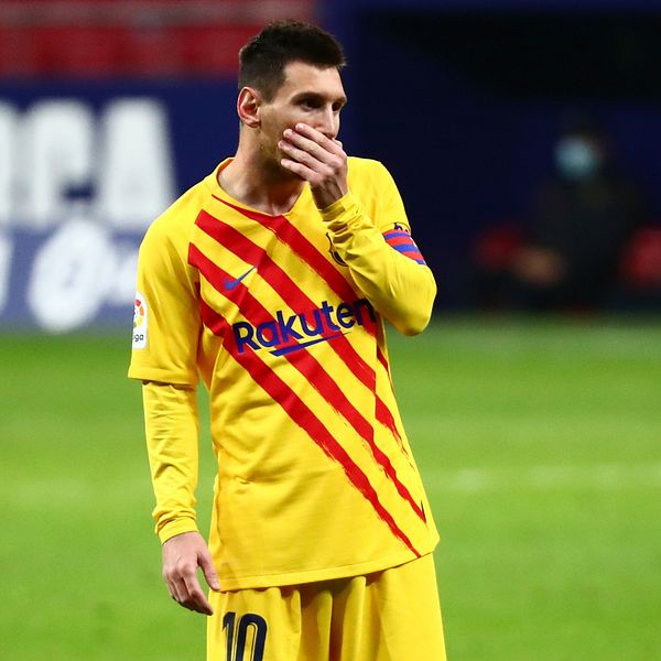 Lionel Messi och resten av spelarna i Barcelona sänker sina löner.
