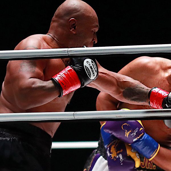 Första matchen på 15 år – då var Mike Tyson den starkare boxaren.